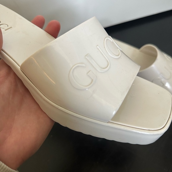 Gucci Women's Cream Slide Rubber Sandals - Picture 4 of 11